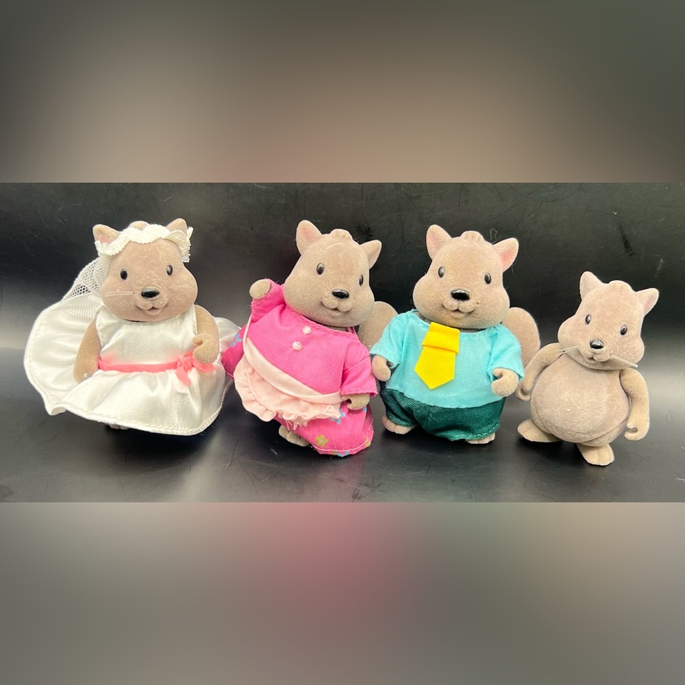 Li’l‎ Woodzeez- Set of 4 Figurines, One has broken tail.
